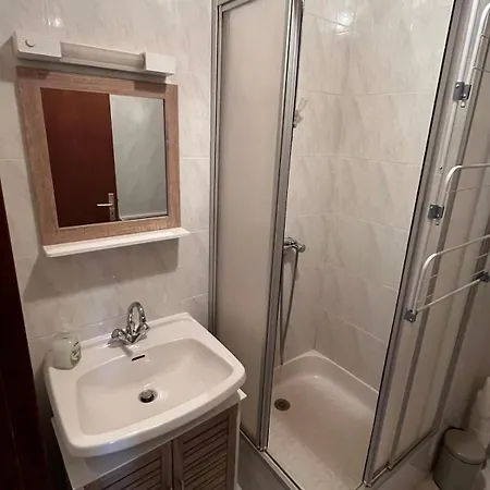 4 Chambres, Sejour, Cuisine Кастийон-де-Ларбуст